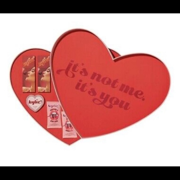 💖 Lowest Price Around💖 Kylie Cosmetics Valentine PR Box ❤️ SOLD OUT! - Picture 1 of 6